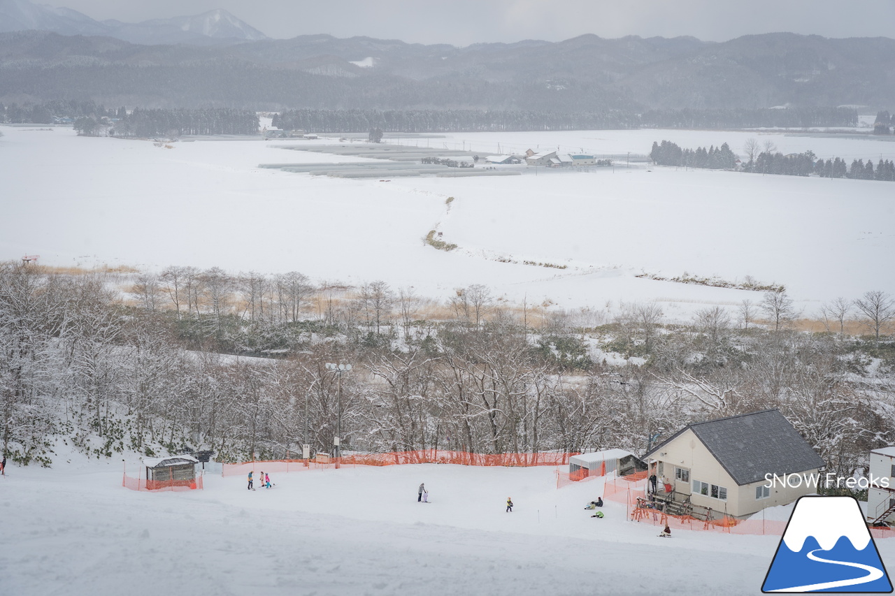 知内町営スキー場｜リフト利用料金は、大人も子供も全日「無料」！海に浮かぶ函館山を眺めながら、気持ち良く滑れる北海道最南端のスキー場！